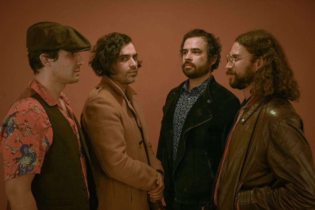 Enjambre (16 & Over)