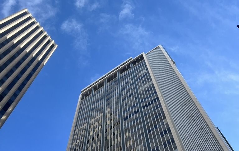 Standoff Between Developer and Lakeside Park Company Stalls Office-to-Apartment Tower Remake