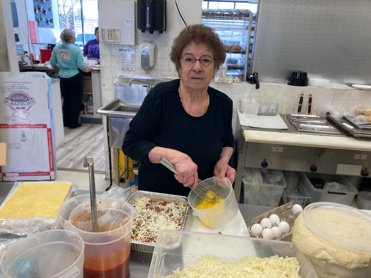 woman making a pizza