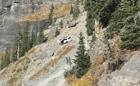 Stuck Kia Telluride Shuts Down Telluride Trail