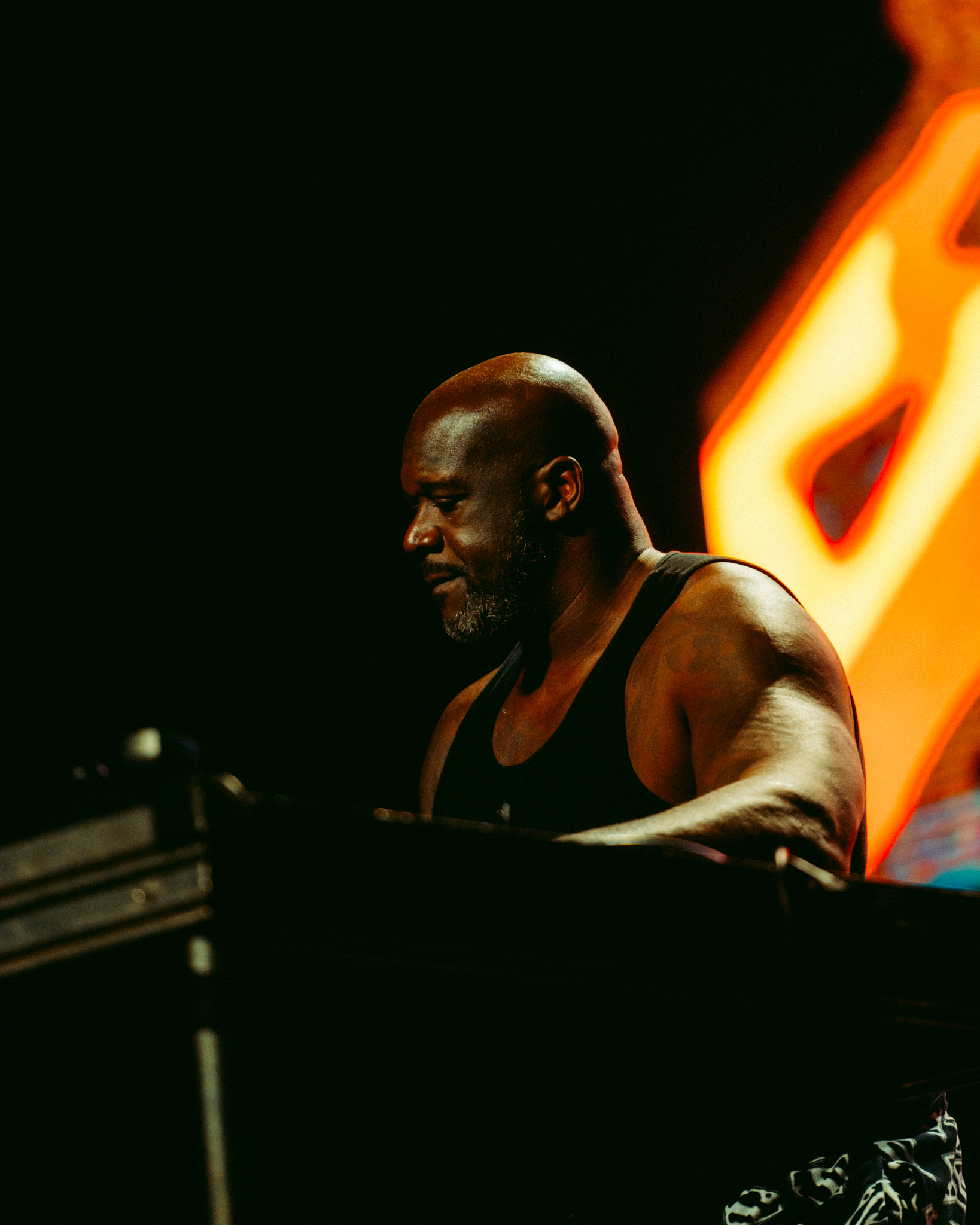 Shaquille O'Neal deejaying