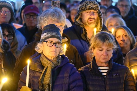 Nurses, Veterans Mourn Alex Pretti at Aurora Vigil