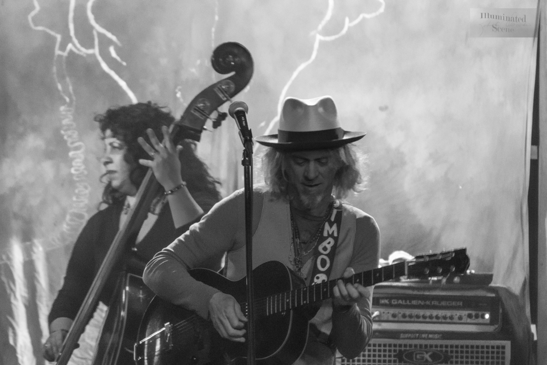 people in a band Squirrel Nut Zipper performing