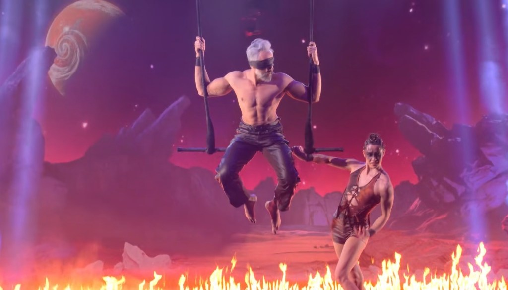 A duo trapeze performance