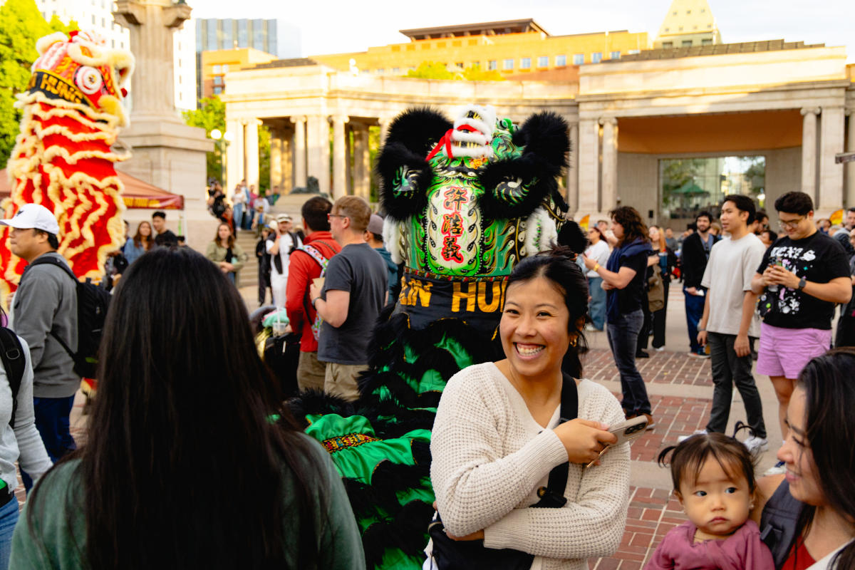 people at night market