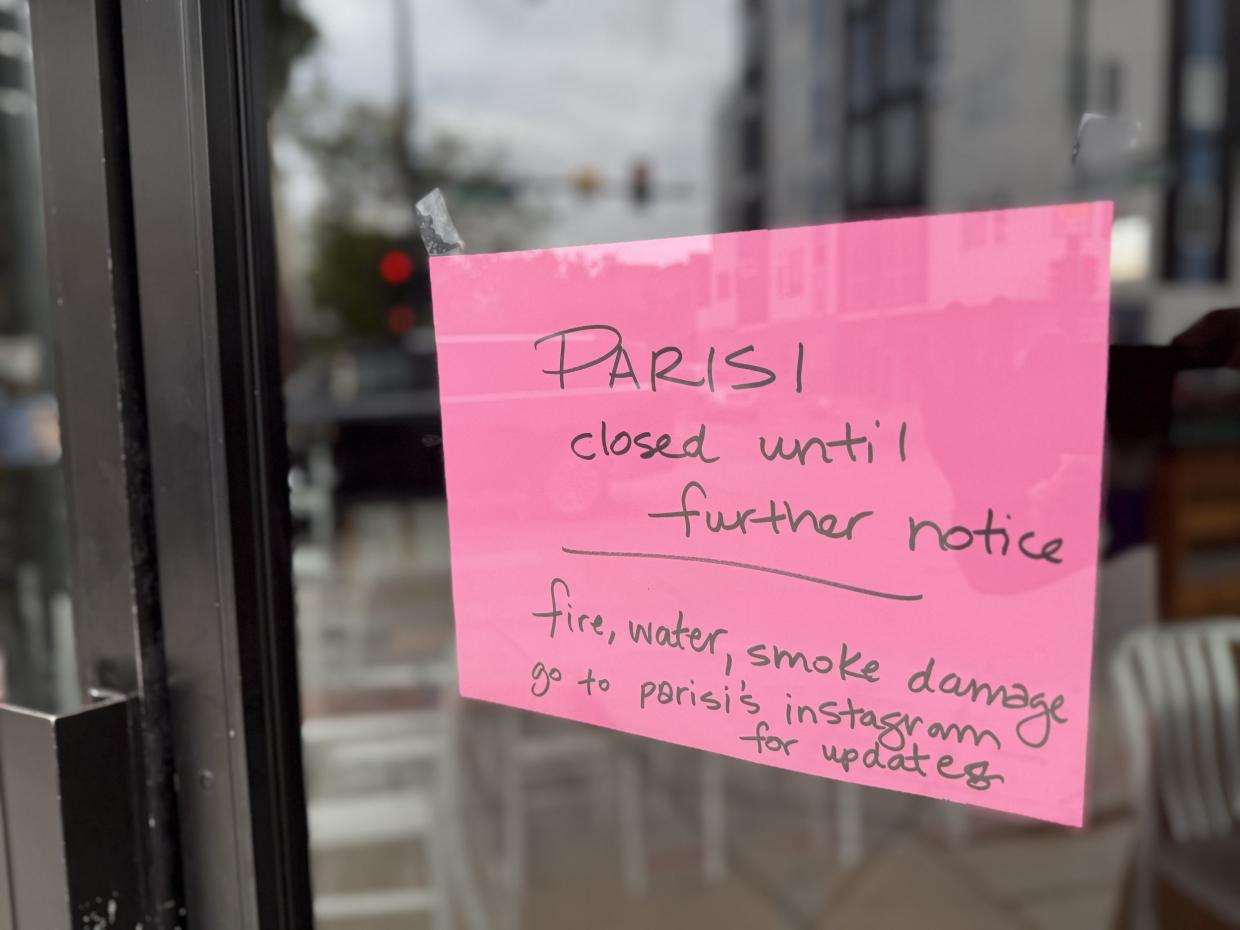 a restaurant closed sign