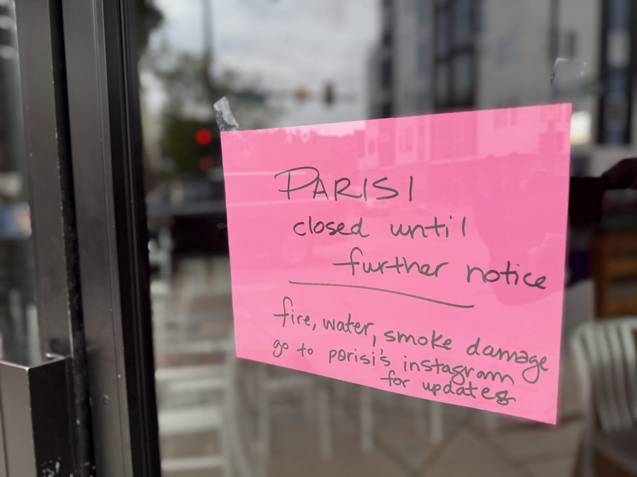 a restaurant closed sign