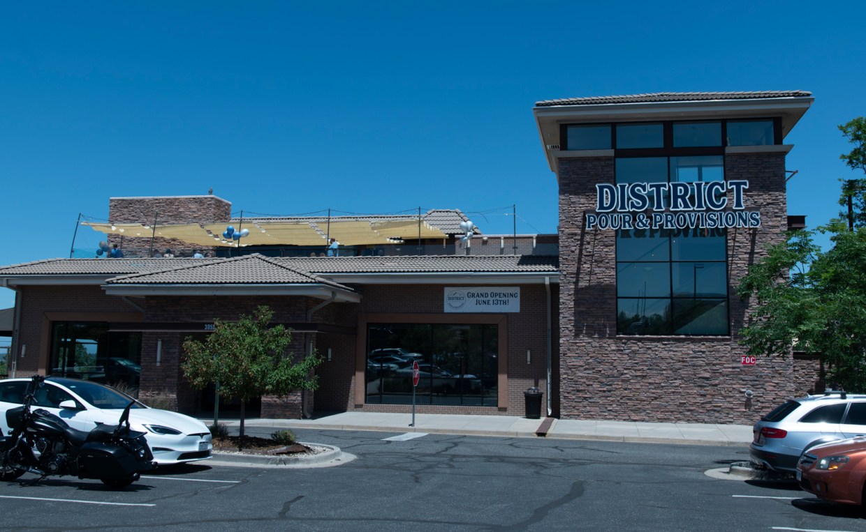 District Pour & Provisions exterior