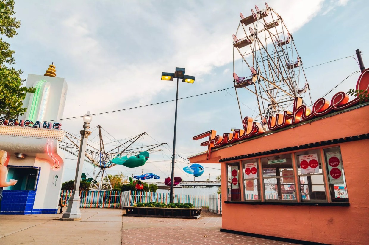 The Ferris wheel and other rides at Lakeside Amusement Park