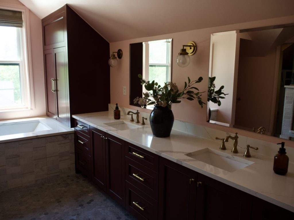 a mauve bathroom.