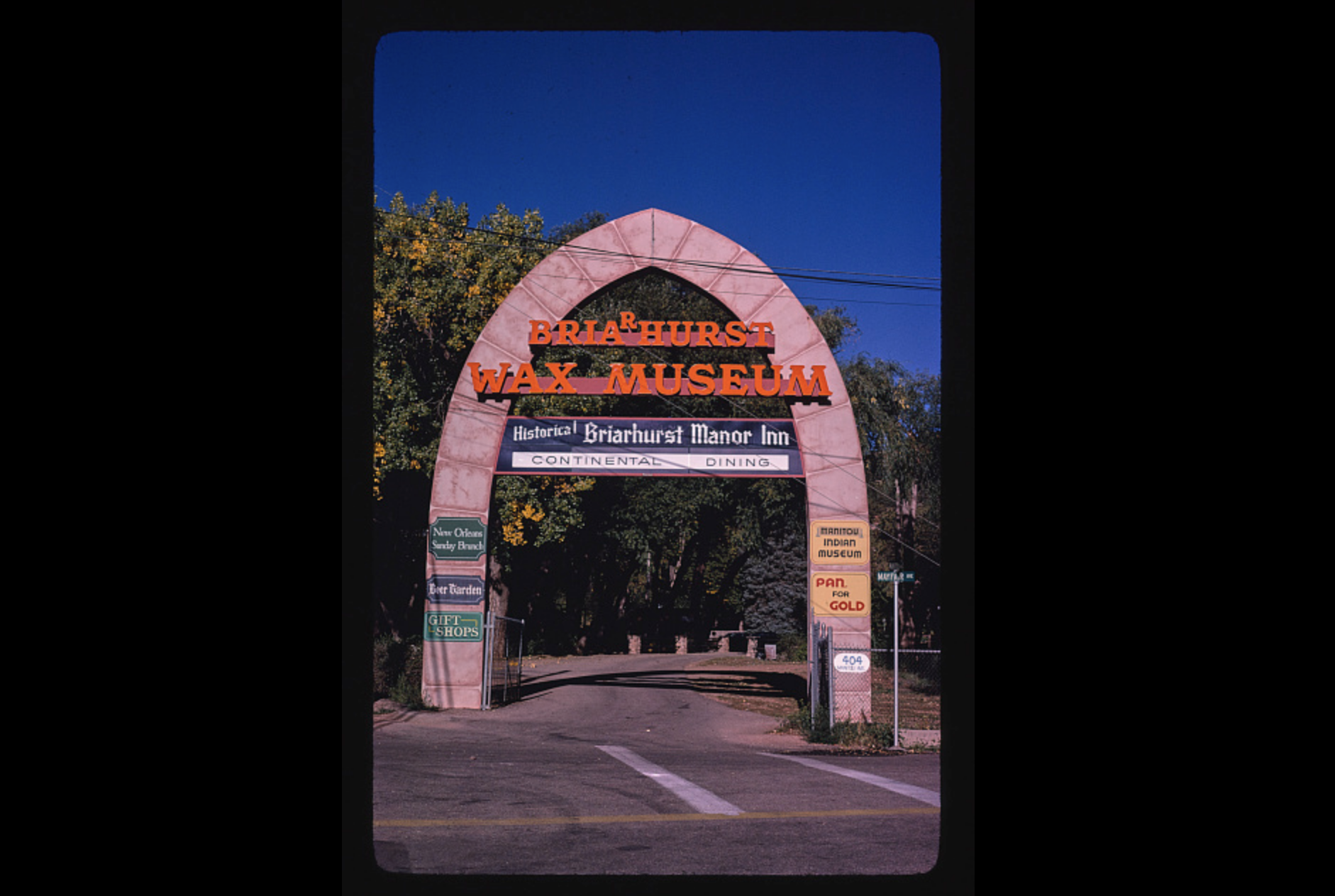 Brianhurst Wax Museum and Manor entrance, published in 1980.