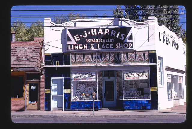 Harris Linen & Lace Shop, a 1980s store in Manitou Springs.