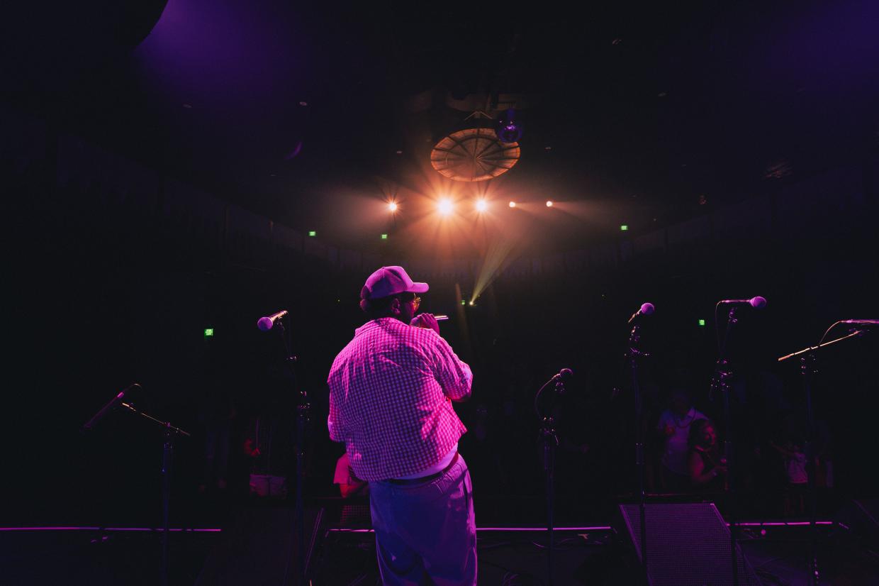 artist DVNEHPPY on stage