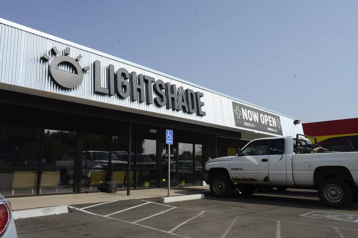 Lightshade Recalls Pre-Rolled Joints Over Mold and Yeast Concerns