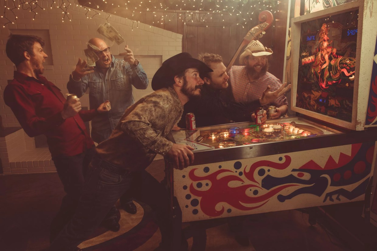 The 5 and Dimers Bring Authenticity to a Shallow Country World