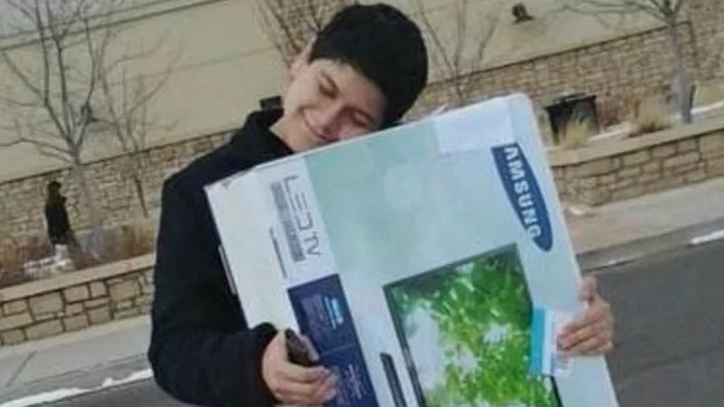 Ex-Mail Carrier Tayson Hidalgo Went Postal in His Own Special Way