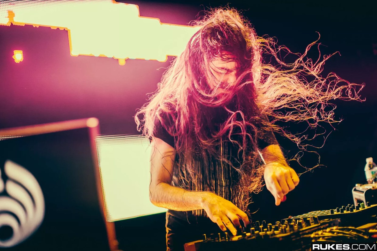 Bassnectar: DJs on Stages Are Preposterous Goons, EDM Is Unimpressive