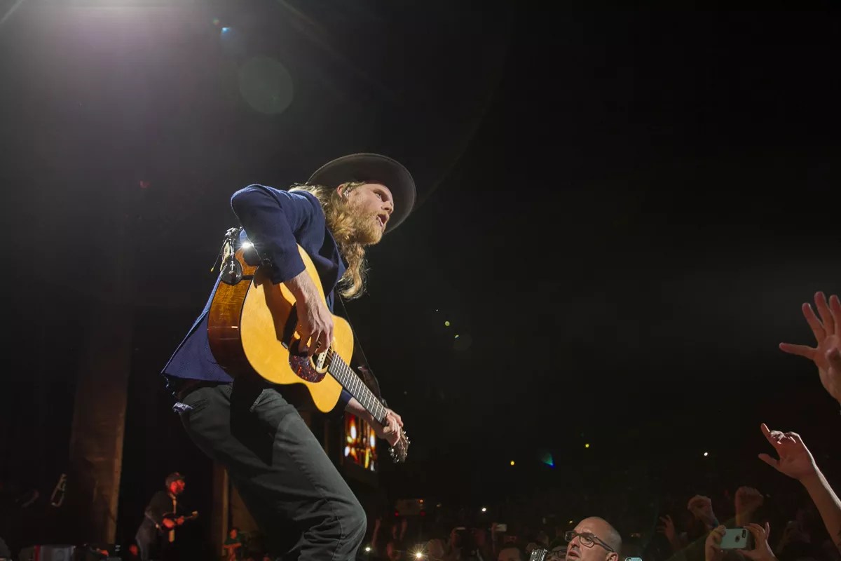 The Lumineers Cover Willie Nelson’s Christmas Song “Pretty Paper”