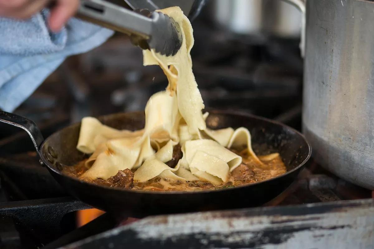 Reader: Restaurants Focus Too Much on Food, Not on Dining Experience