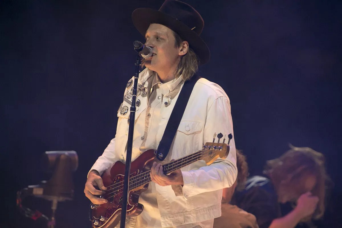 Arcade Fire’s Live Energy Overcomes Browbeating Social Commentary