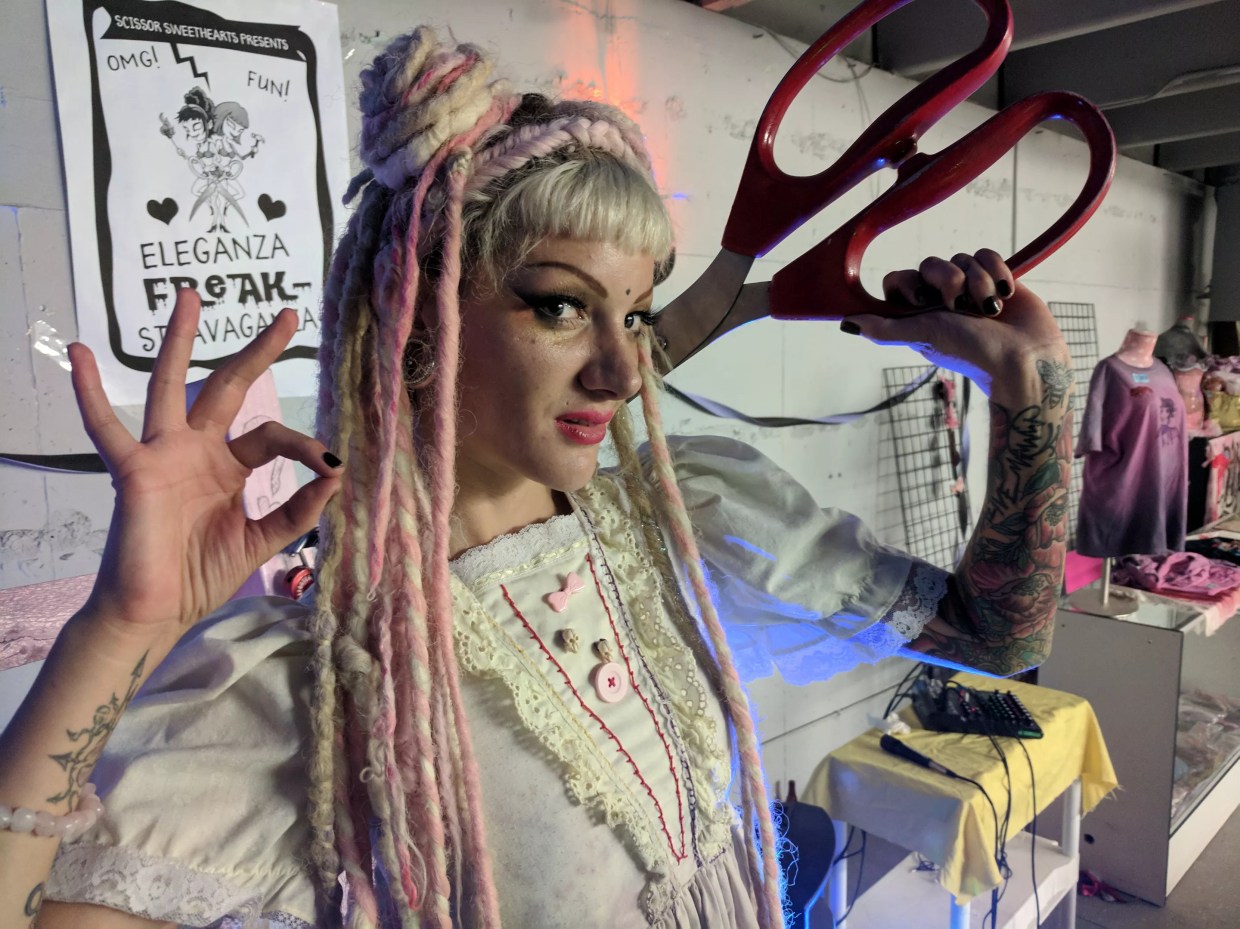 Scissor Sweetheart Siara Gray on Style and Sideshows
