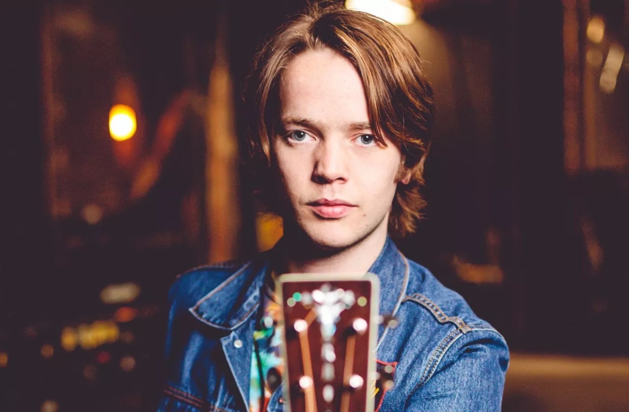 Billy Strings Avoids Nashville’s Music Row