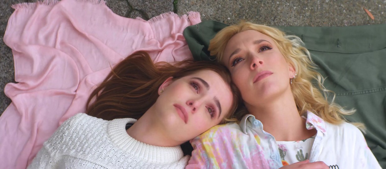 It’s the Sisters Who Are Spectacular in Lea Thompson’s <i>The Year of Spectacular Men</i>