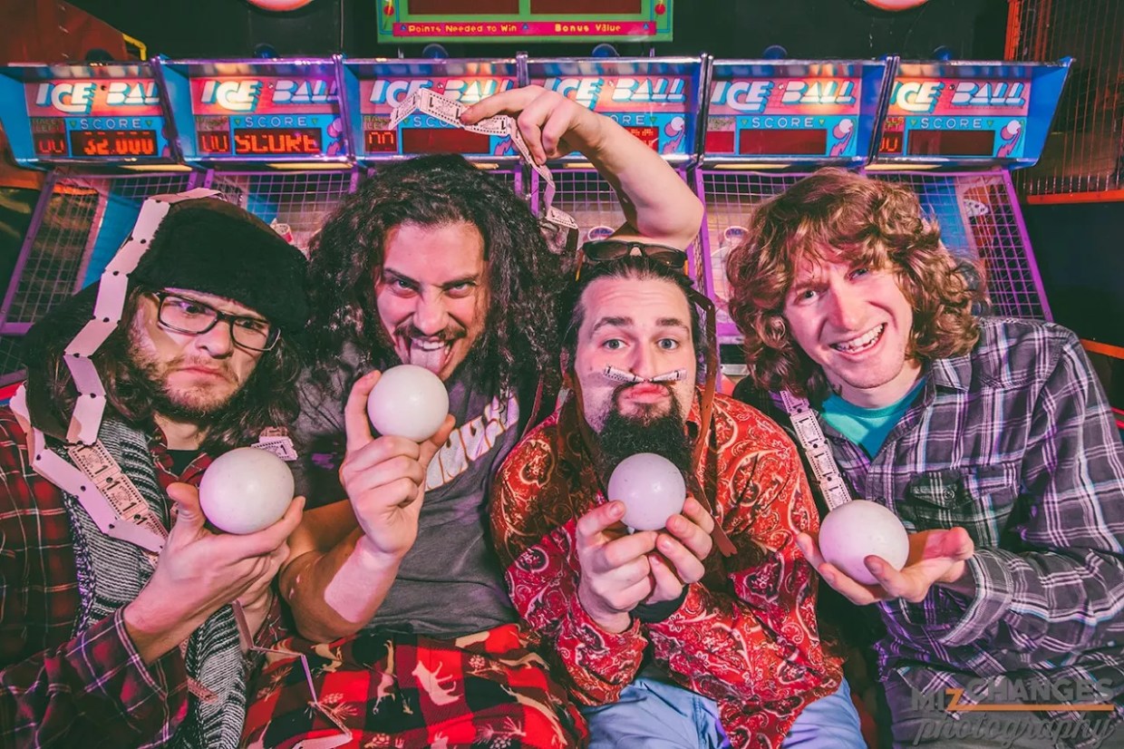 Pigeons Playing Ping Pong Isn’t Afraid to Jam for an Hour on Stage