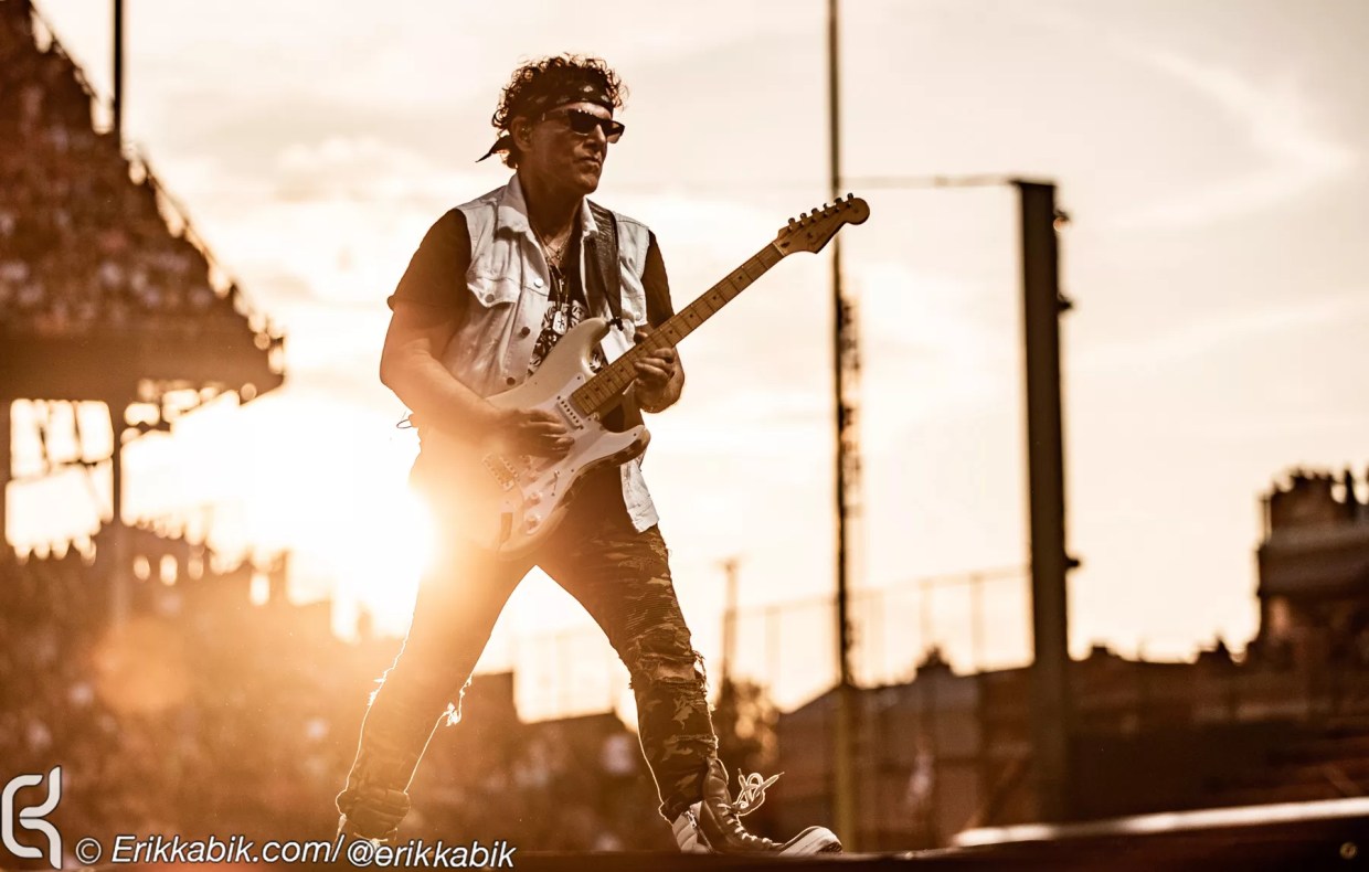 Guitarist Neal Schon on the Past and Future of Journey