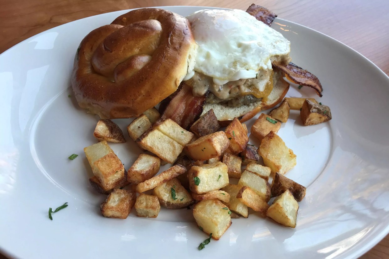 Brunch of the Week: Acova’s Family-Friendly Style Fits the Neighborhood