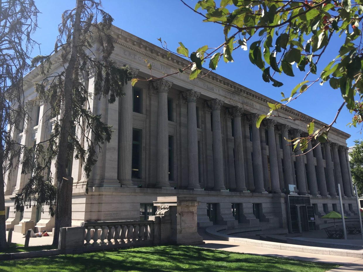 The Weekend Weather Will Be Perfect for Outdoor Eats and Drinks at Feast