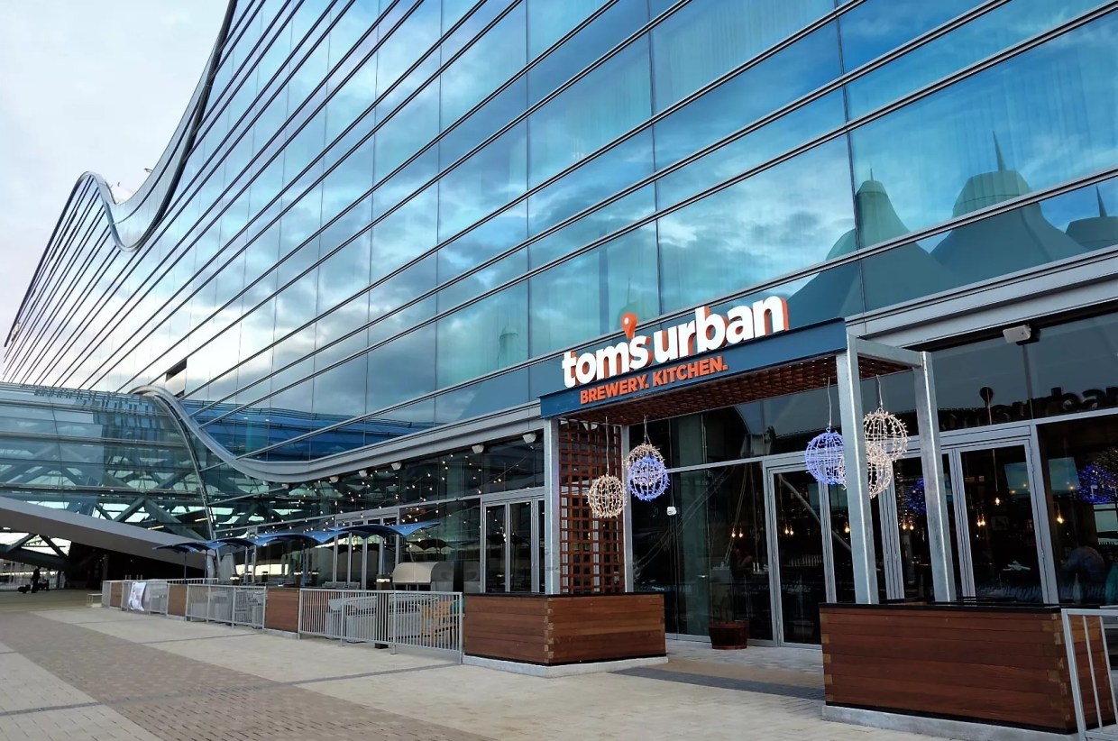 Tom’s Urban Opens at Airport Today With an Operating Tivoli Brewhouse