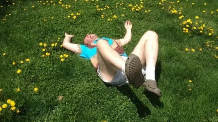 Reader: If I’d Known Polis Wears Crocs With Socks, I Would’ve Skipped Voting!