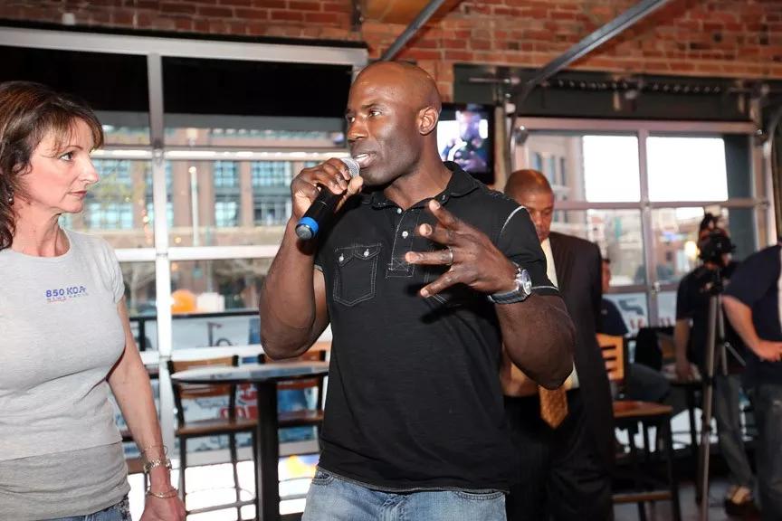 Broncos Legend Terrell Davis Jumps on the CBD Train