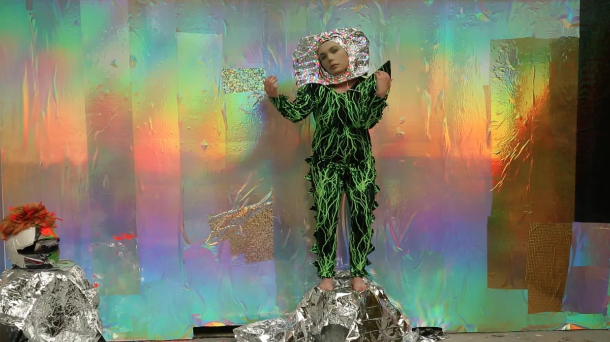 Christie Blizard Satirizes Celebrity in <em>Sinusoidal</em>