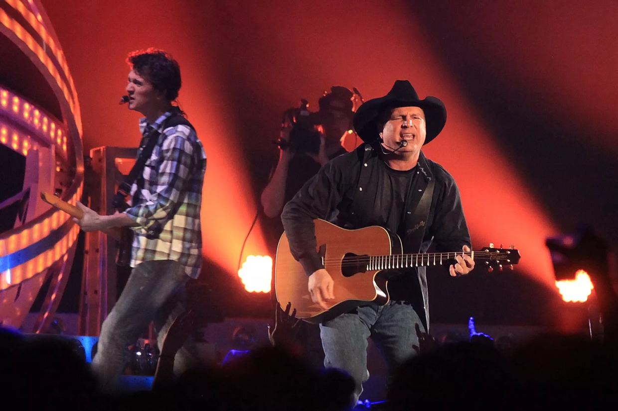 Callin’ Denver! Garth Brooks Performing at Broncos Stadium in June