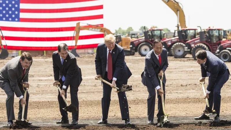 Funniest Tweets About Donald Trump Saying He’ll Build a Wall in Colorado
