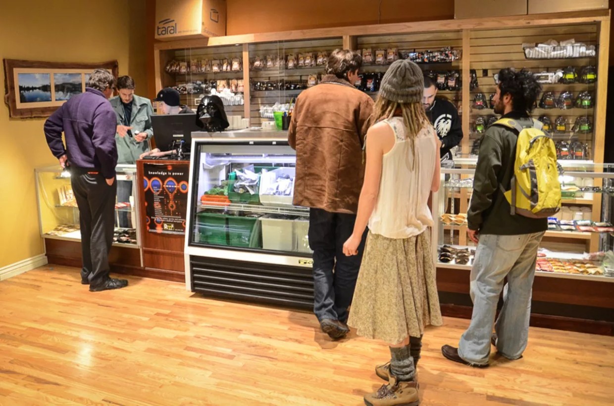 Colorado Won’t Rule Out Curbside Dispensary Options Post-COVID