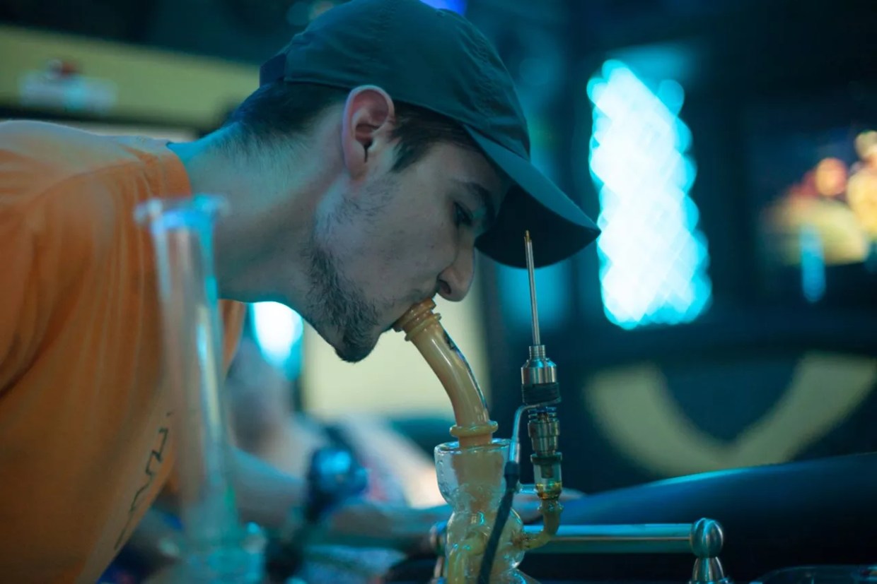 Parents Take Aim at High-Potency THC Products as Teen Dabbing Rises