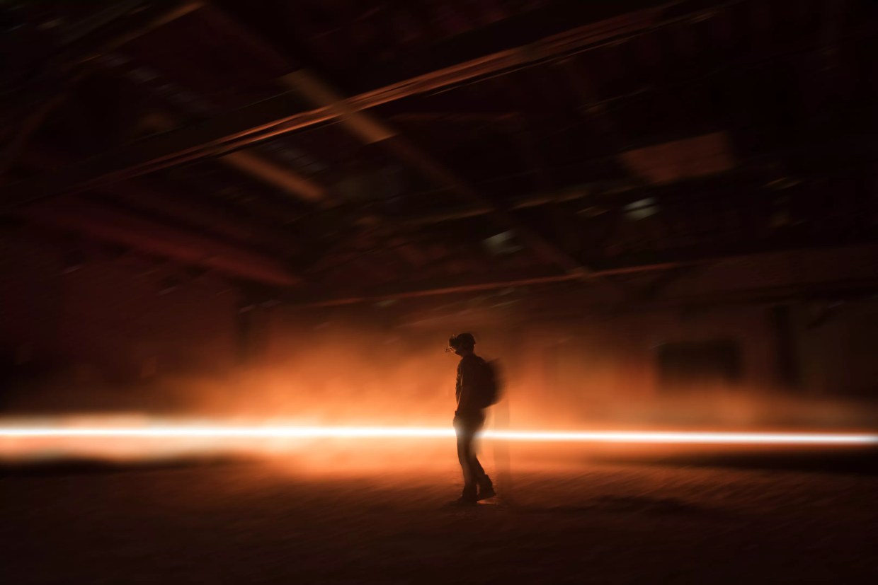 Wander the Desert in the Shoes of Refugees at <i>Carne y Arena </i>