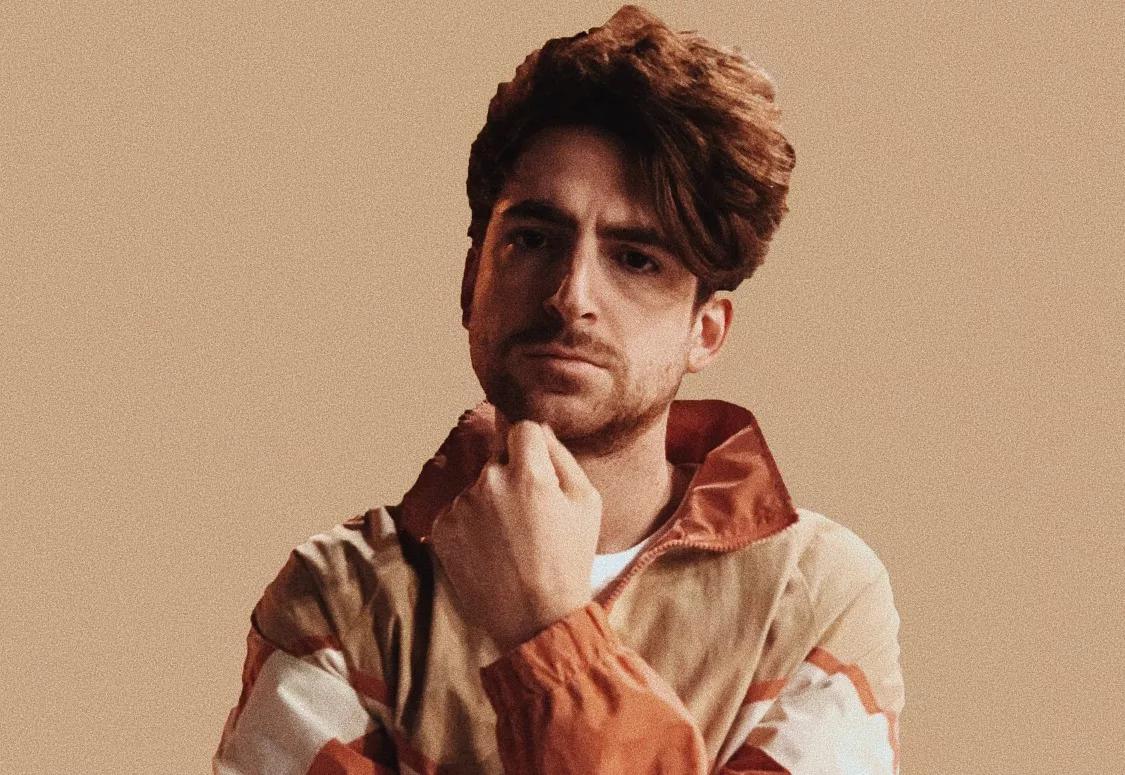 Lucas Cimiano Makes Synthwave as Fuzz Chamber