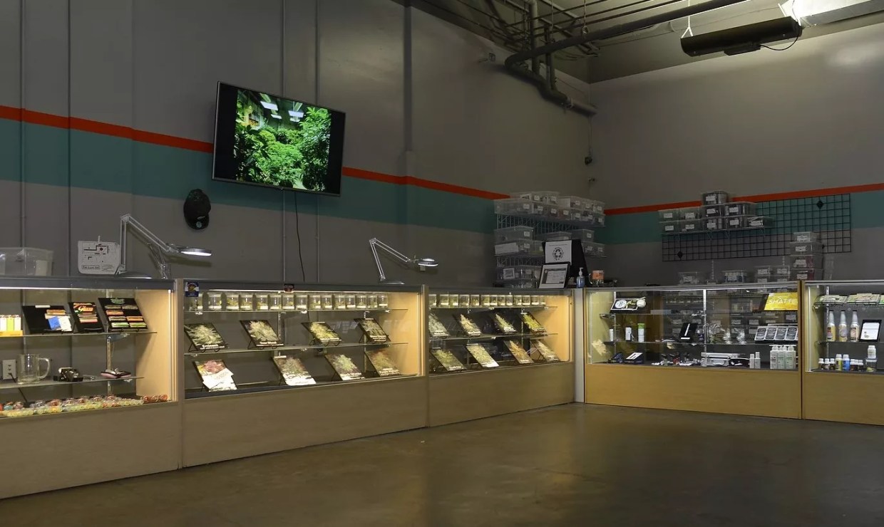 Marijuana Business Scammers Posing as State Inspectors, Utility Providers