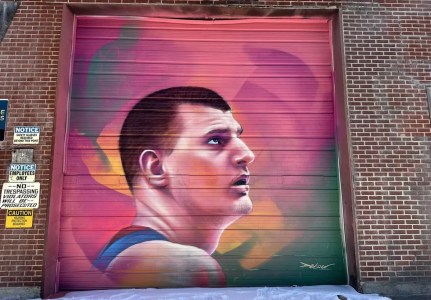 Jokic Avoids Major Knee Injury