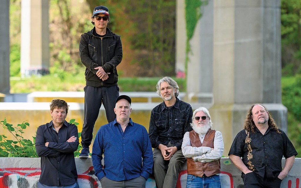 Kyle Hollingsworth, Michael Kang, Michael Travis, Keith Moseley, Billy Nershi and Jason Hann