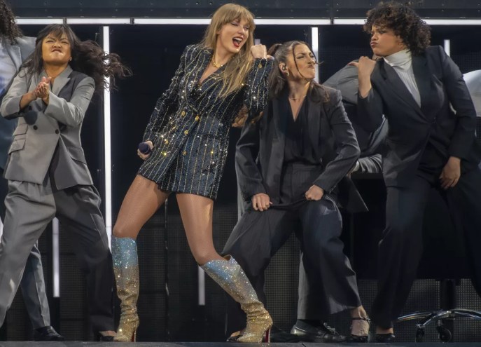 taylor swift performing on her eras tour