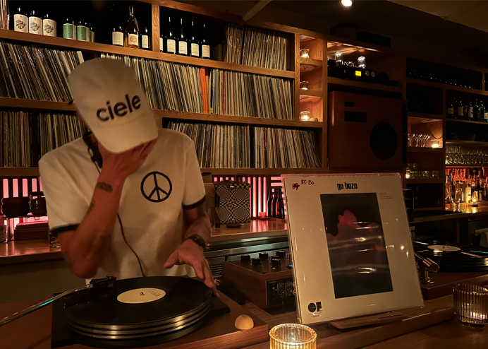 dj spinning vinyl records