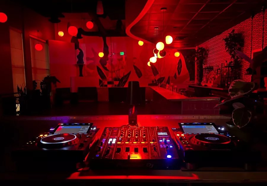 dj deck