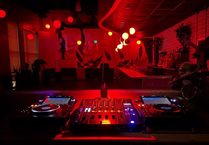 dj deck