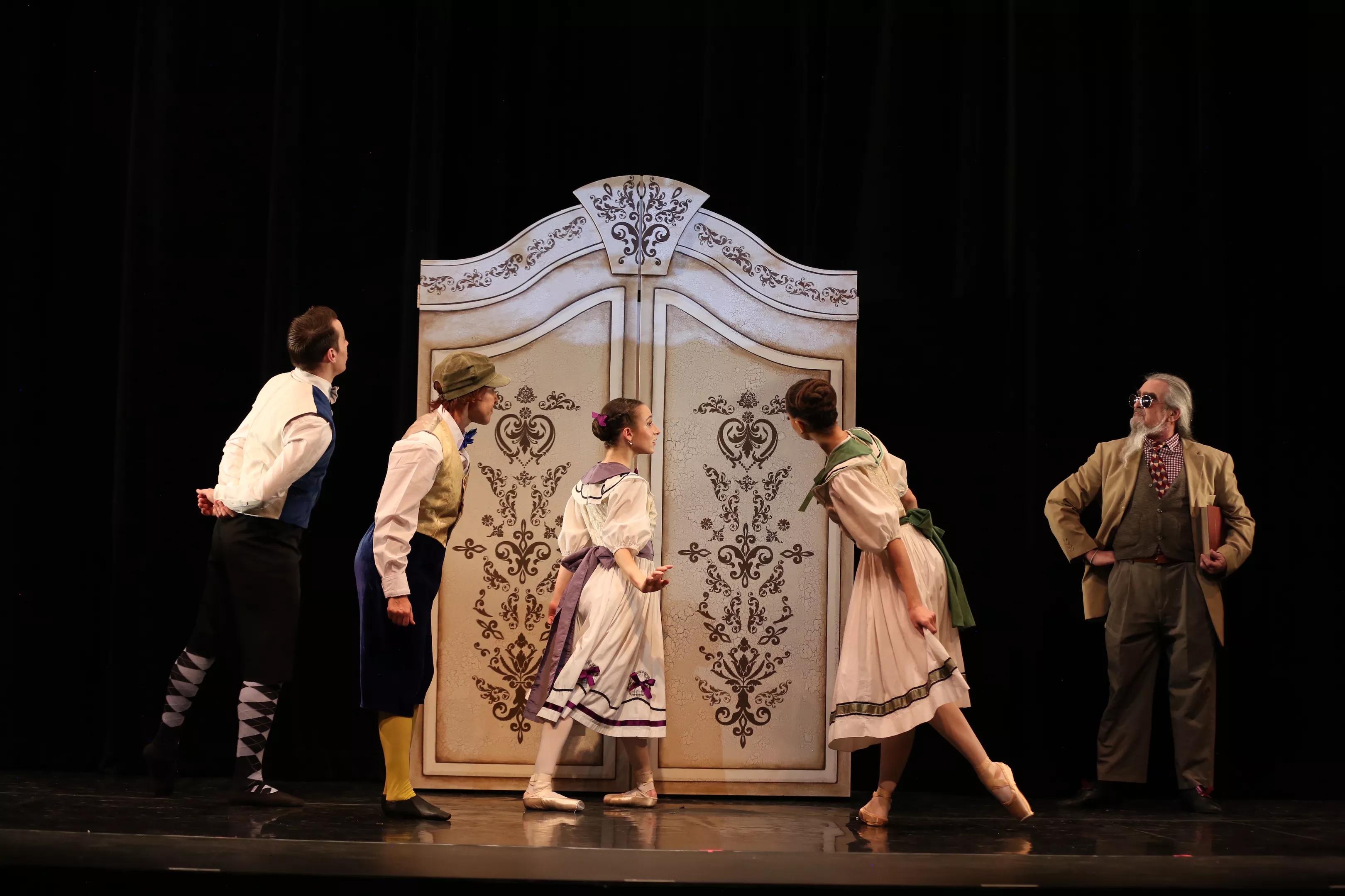 ballet dancers on stage