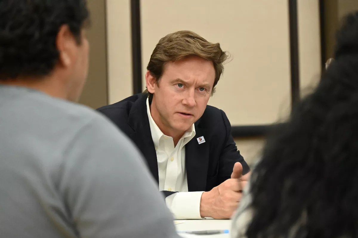 Mayor Mike Johnston listens to a resident.